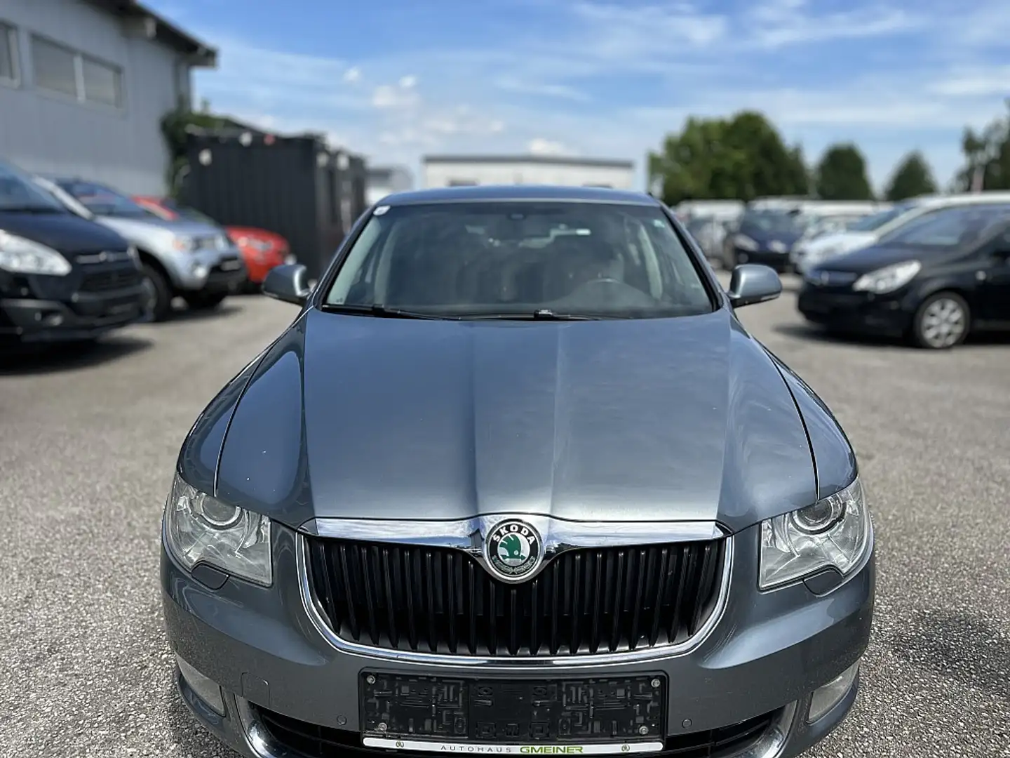 Skoda Superb Elegance 2,0 TDI PD DPF DSG Grau - 2