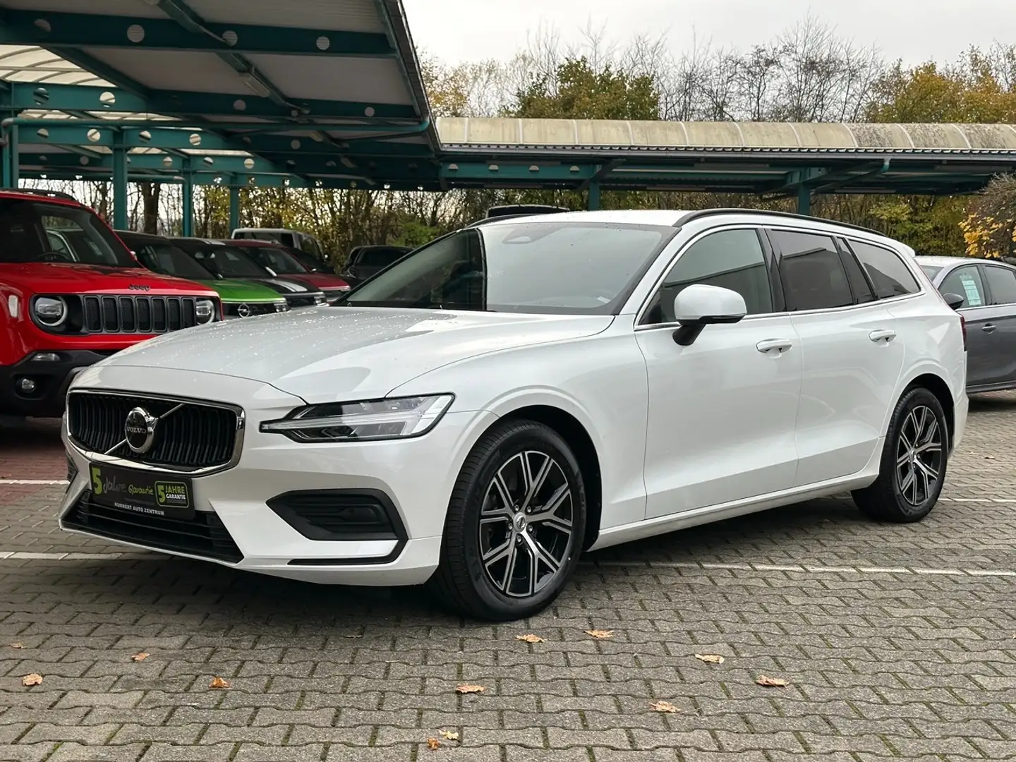 Volvo V60 Kombi B4 Core *AHK*beh.Lenk*Navi*Sitzh.v/h*LM Blanco - 2