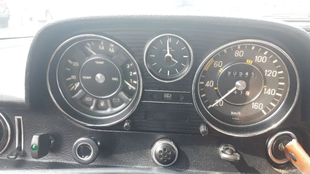 Mercedes-Benz 220 W115, foto 8