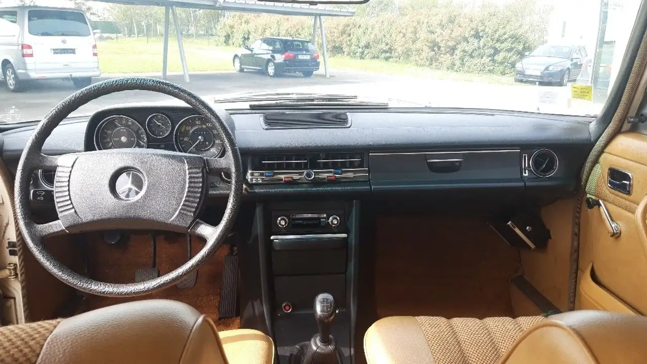 Mercedes-Benz 220 W115, foto 7