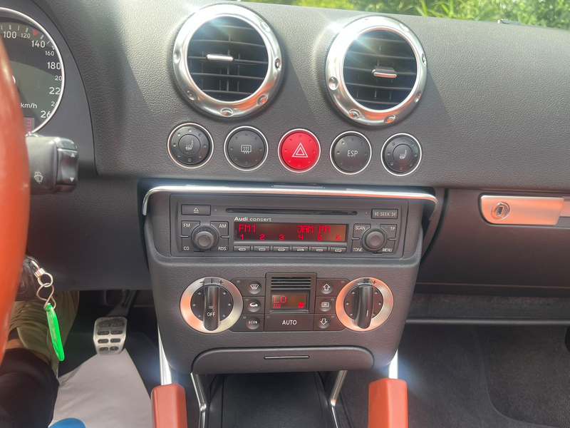 Audi TT 1.8 T Roadster 1.Hand*Leder*Szh*Sportsitze — photo 11
