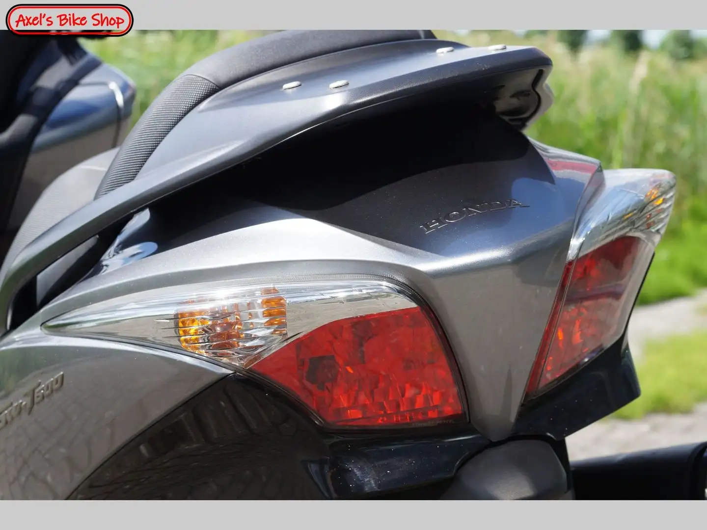 Honda Silver Wing FJS 600 ABS Grijs - 2
