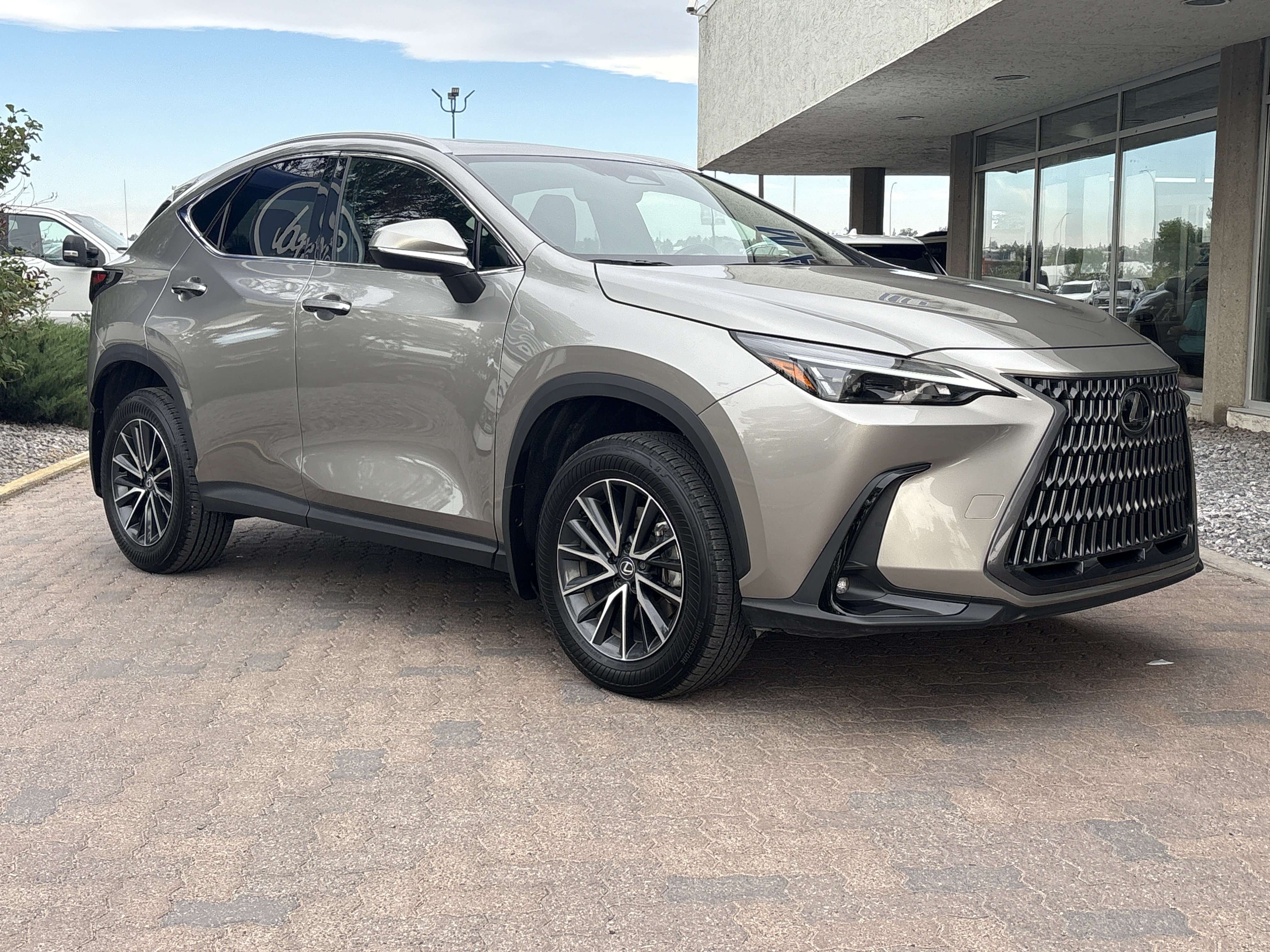 2025 Lexus NX Hybrid