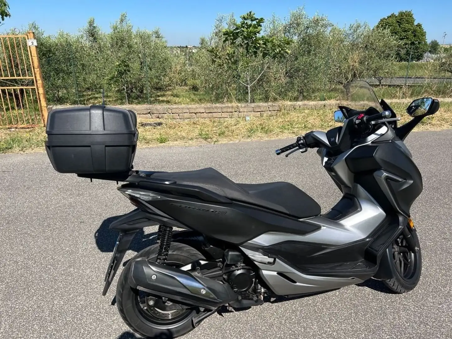 Honda Forza 300 Zwart - 2