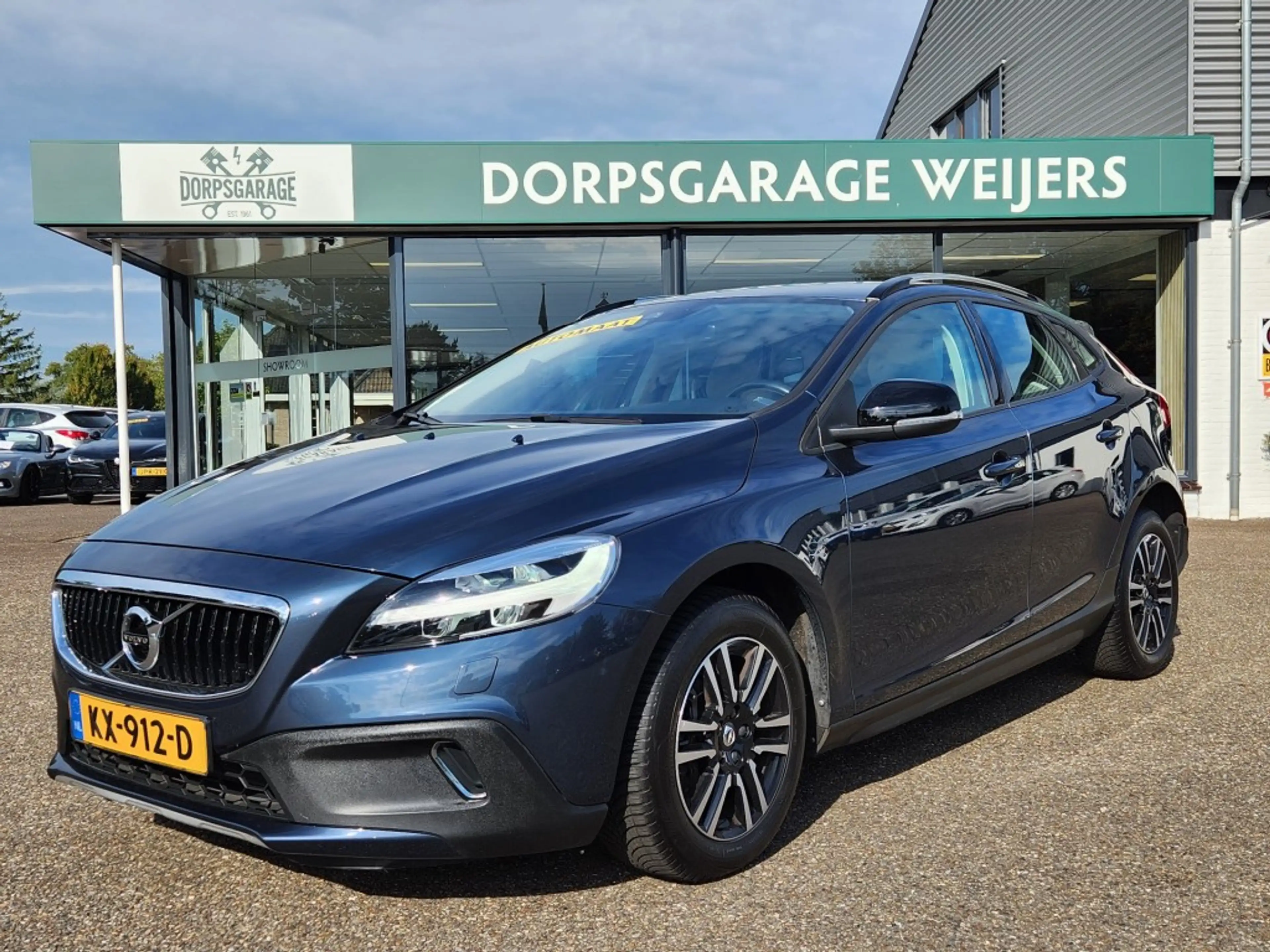 Volvo V40 Cross Country Cross Country 1.5 T3 Momentum, Clima, Navi, 71.366