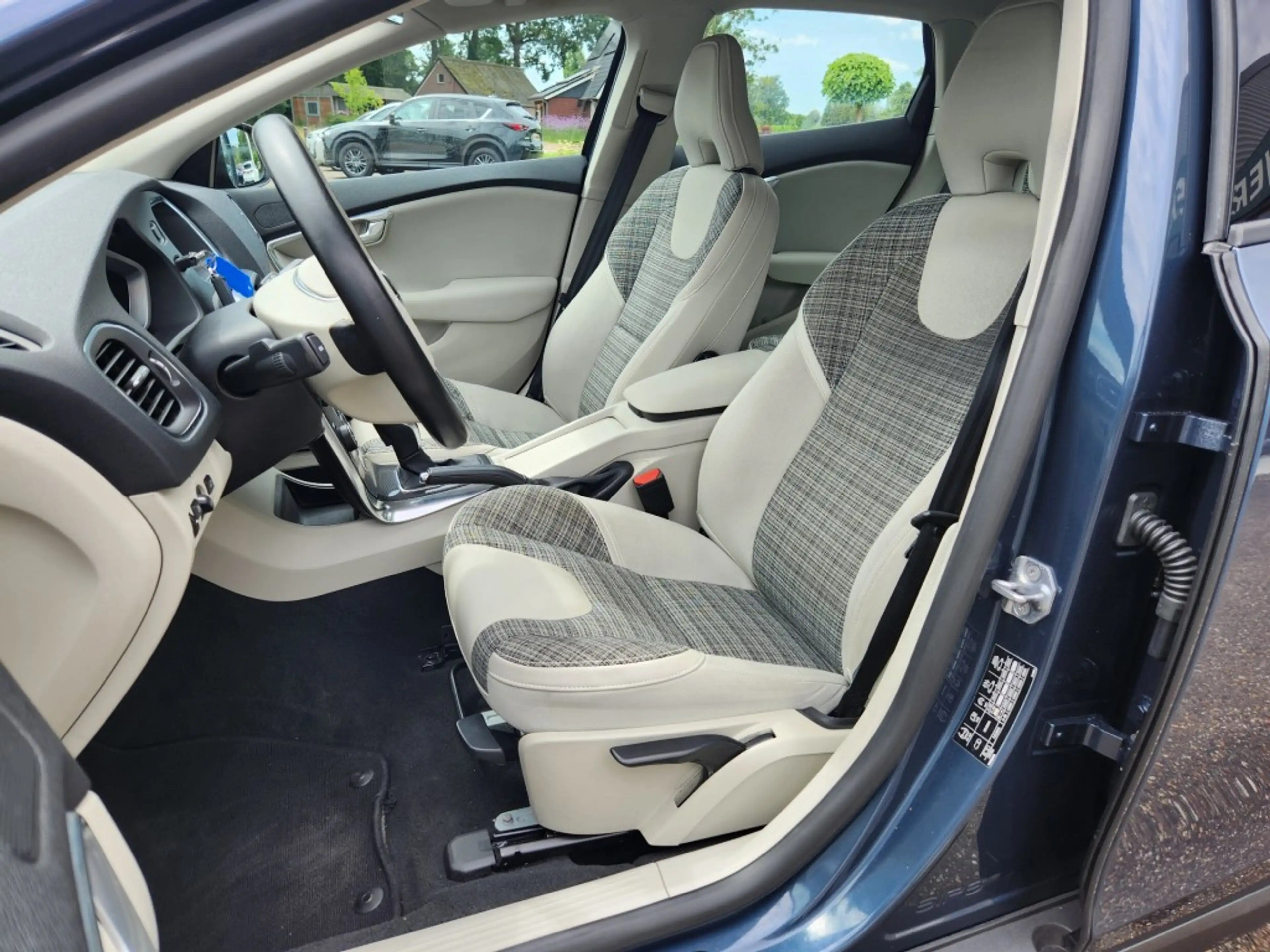Volvo V40 Cross Country Cross Country 1.5 T3 Momentum, Clima, Navi, 71.366 — photo 7