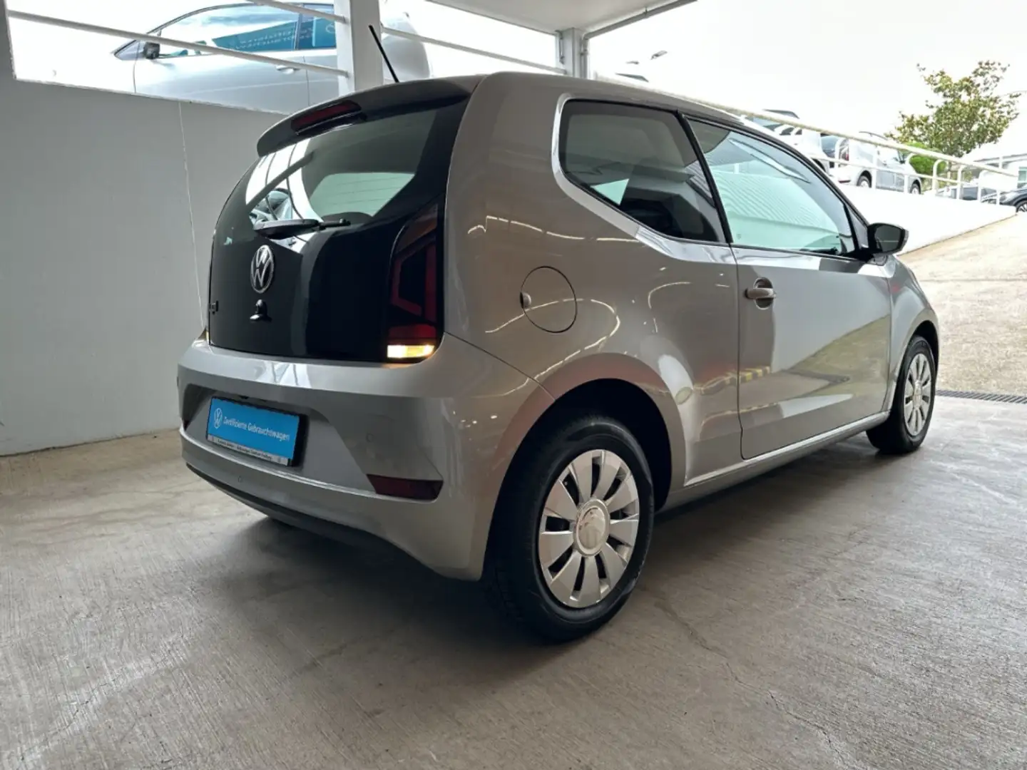 Volkswagen up! 1.0 Klima Bluetooth Rückfahrkamera Tempomat Silber - 2