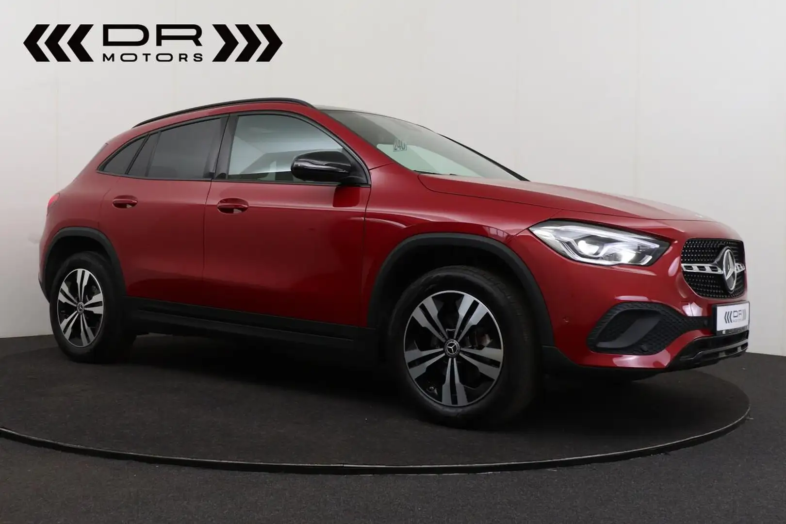 Mercedes-Benz GLA 180 BUSINESS SOLUTIONS 7-GTRONIC - LED - NAVI - PAN... Rouge - 2