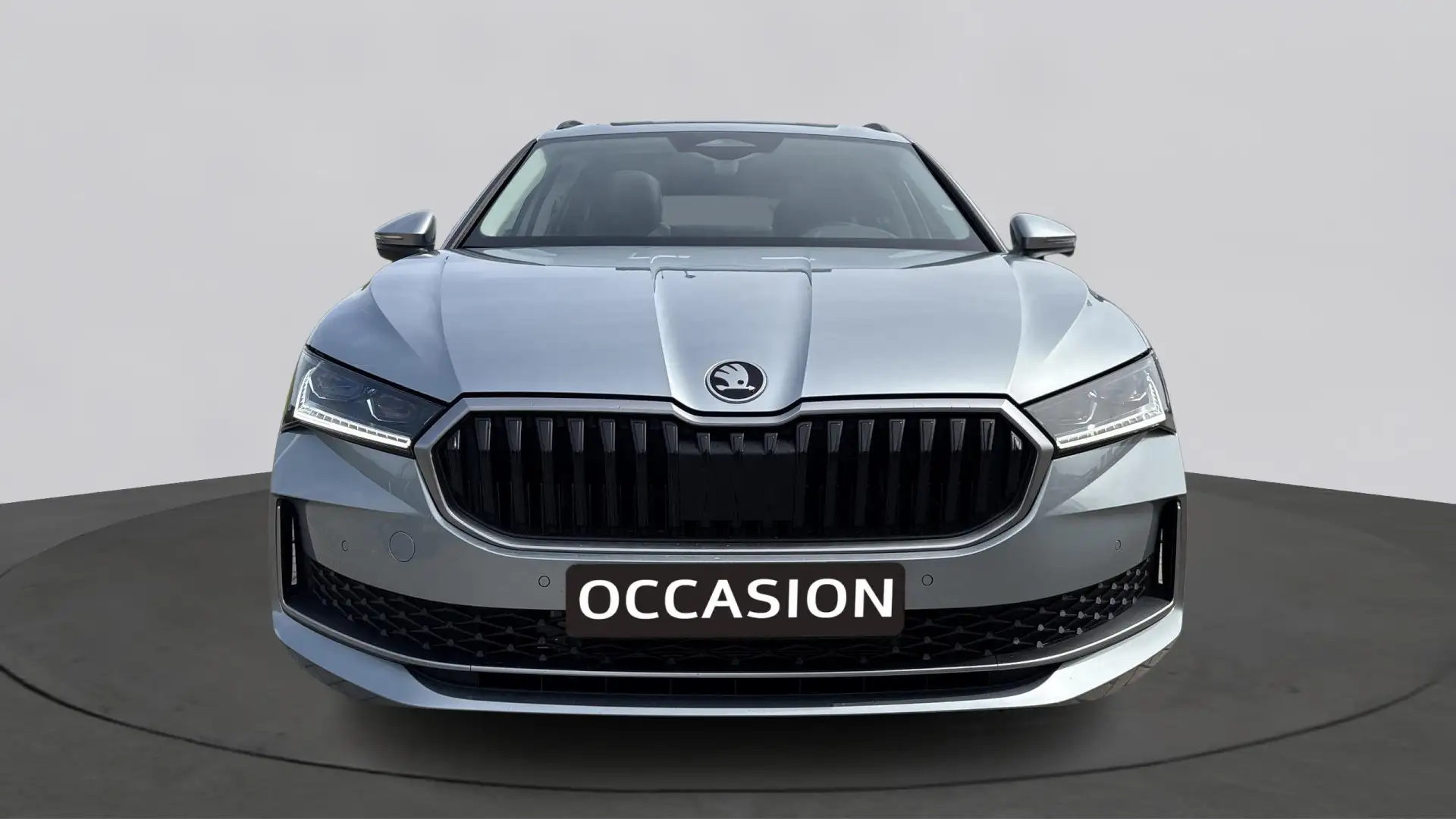 Skoda Superb Combi 1.5 TSI MHEV First Edition Gris - 2