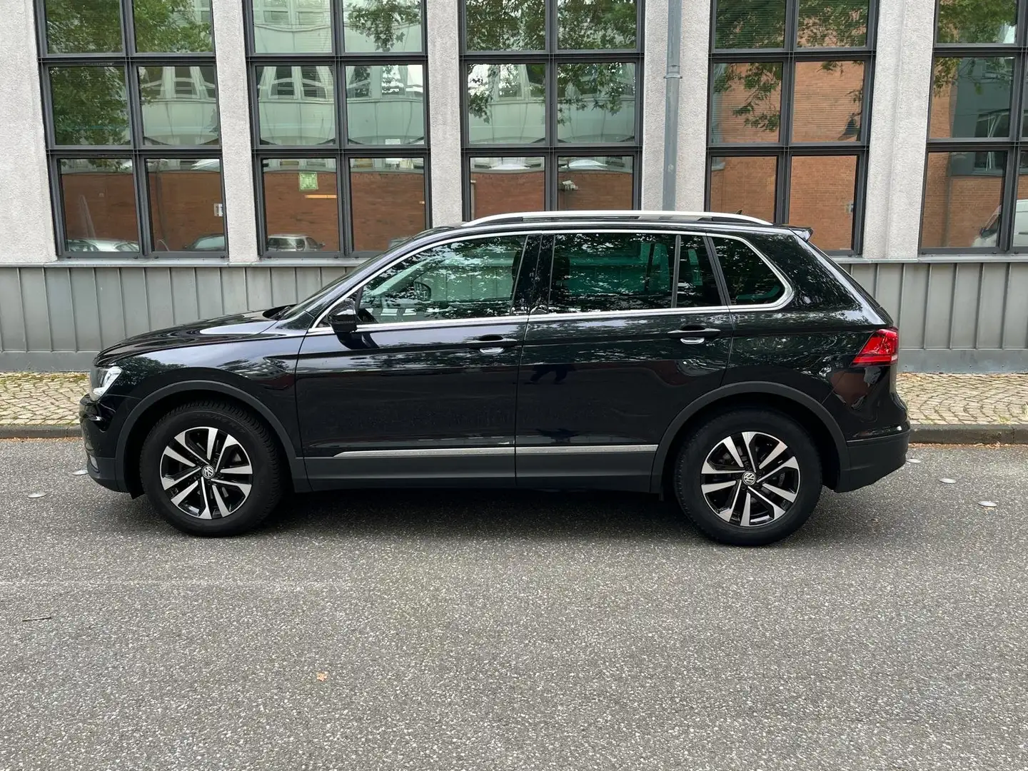 Volkswagen Tiguan Tiguan 2.0 TDI SCR IQ.DRIVE Schwarz - 1