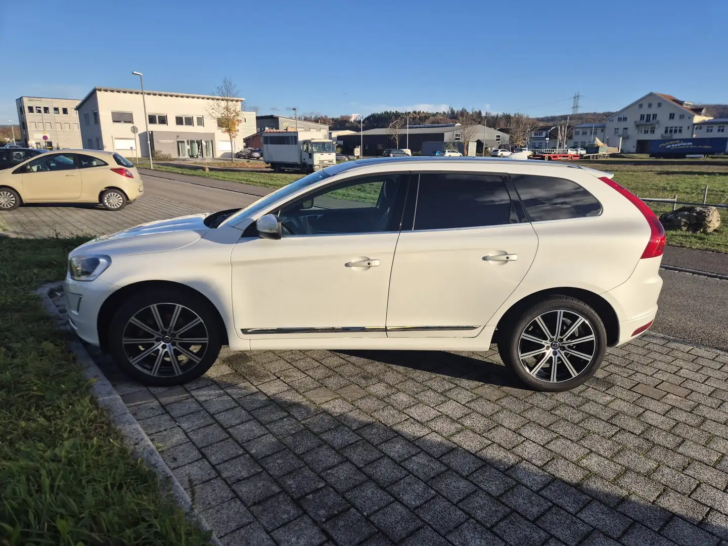 Volvo XC60 XC60 D4 Geartronic Linje Inscription Weiß - 1
