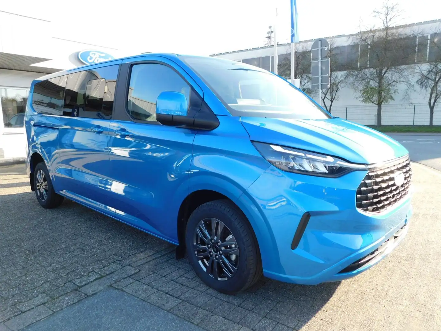 Ford Tourneo Custom 2.0 L2 Autom. Titanium Blau - 1
