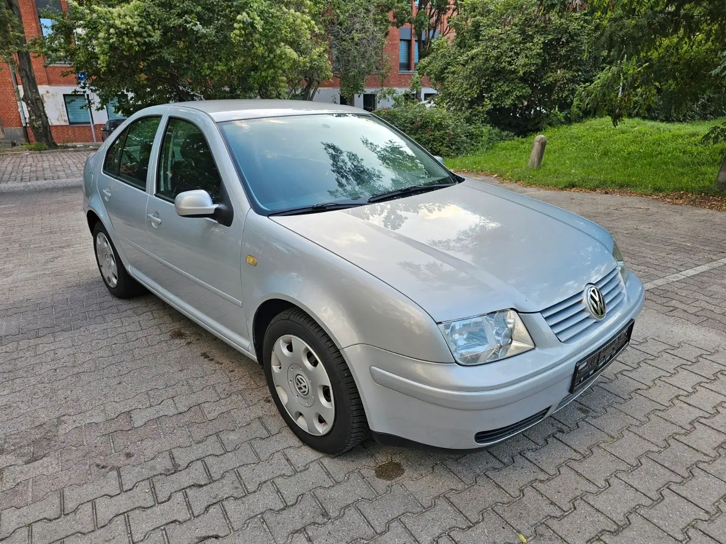 Volkswagen Bora 1.6 Comfortline Automatik Nur 67 000Km Argintiu - 1