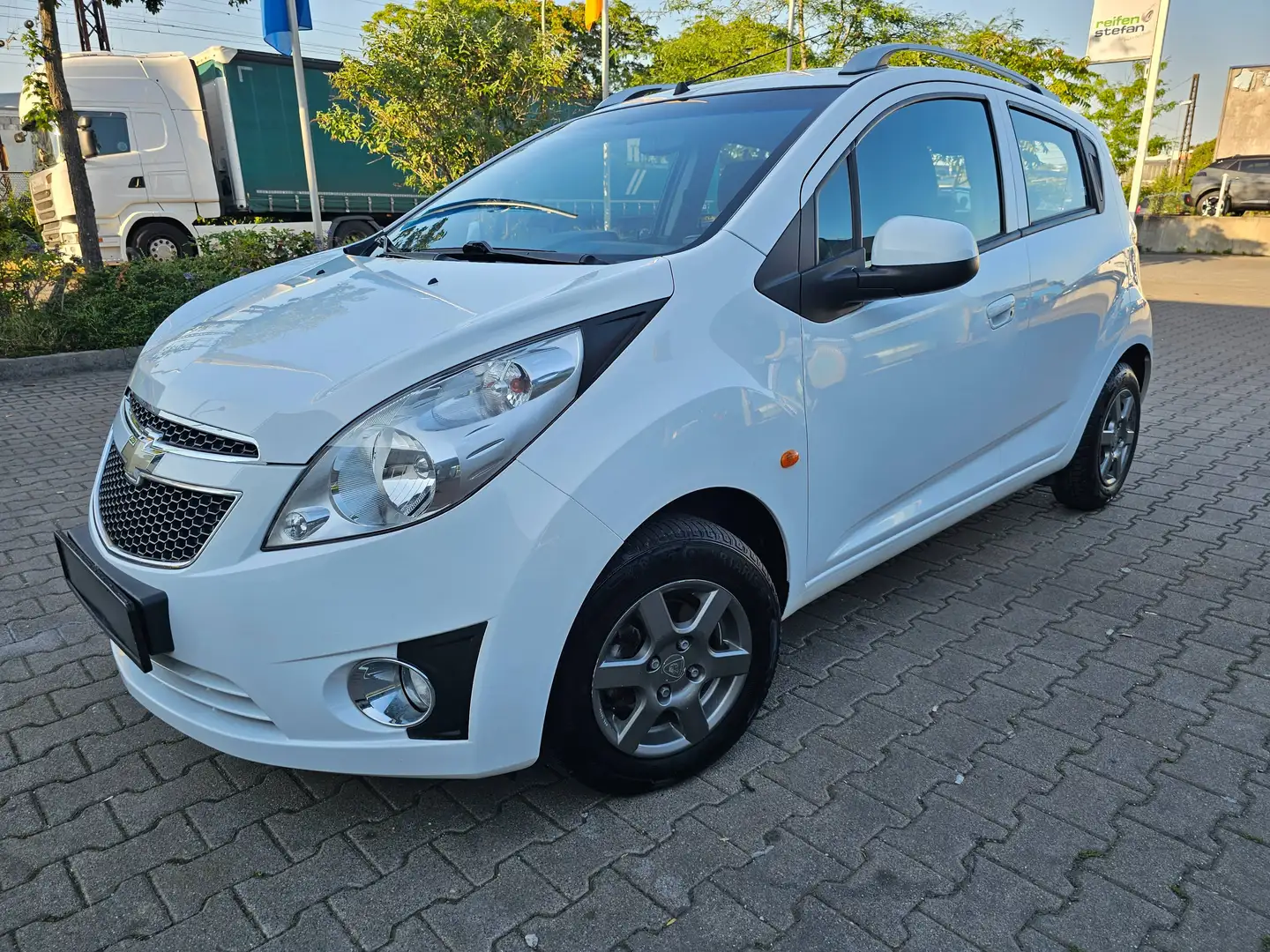Chevrolet Spark Spark 1.2 LS,Klima,1.Hand,ZV,Alufelgen,el-Fenster,Tüv 8/2027 Weiß - 1
