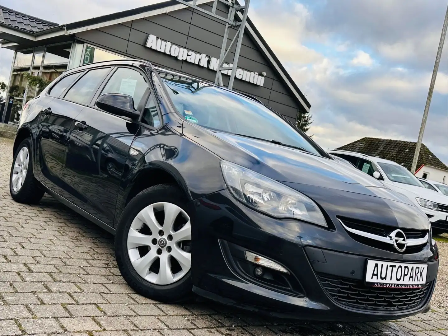 Opel Astra J Sports Tourer Style *AUTOMATIK*ALLWETTER Schwarz - 1