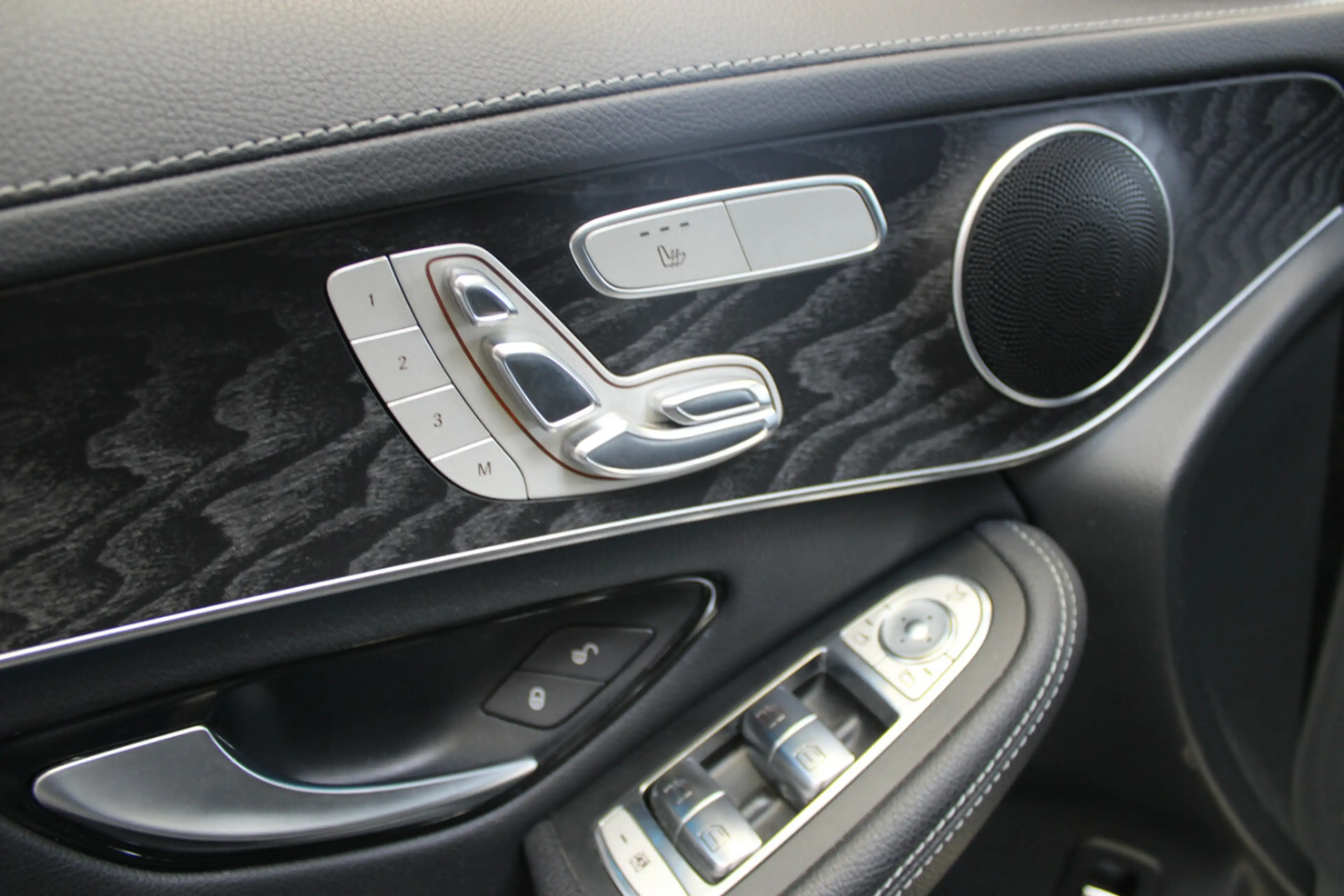 Mercedes-Benz GLC 250 4Matic 9G-TRONIC — photo 15