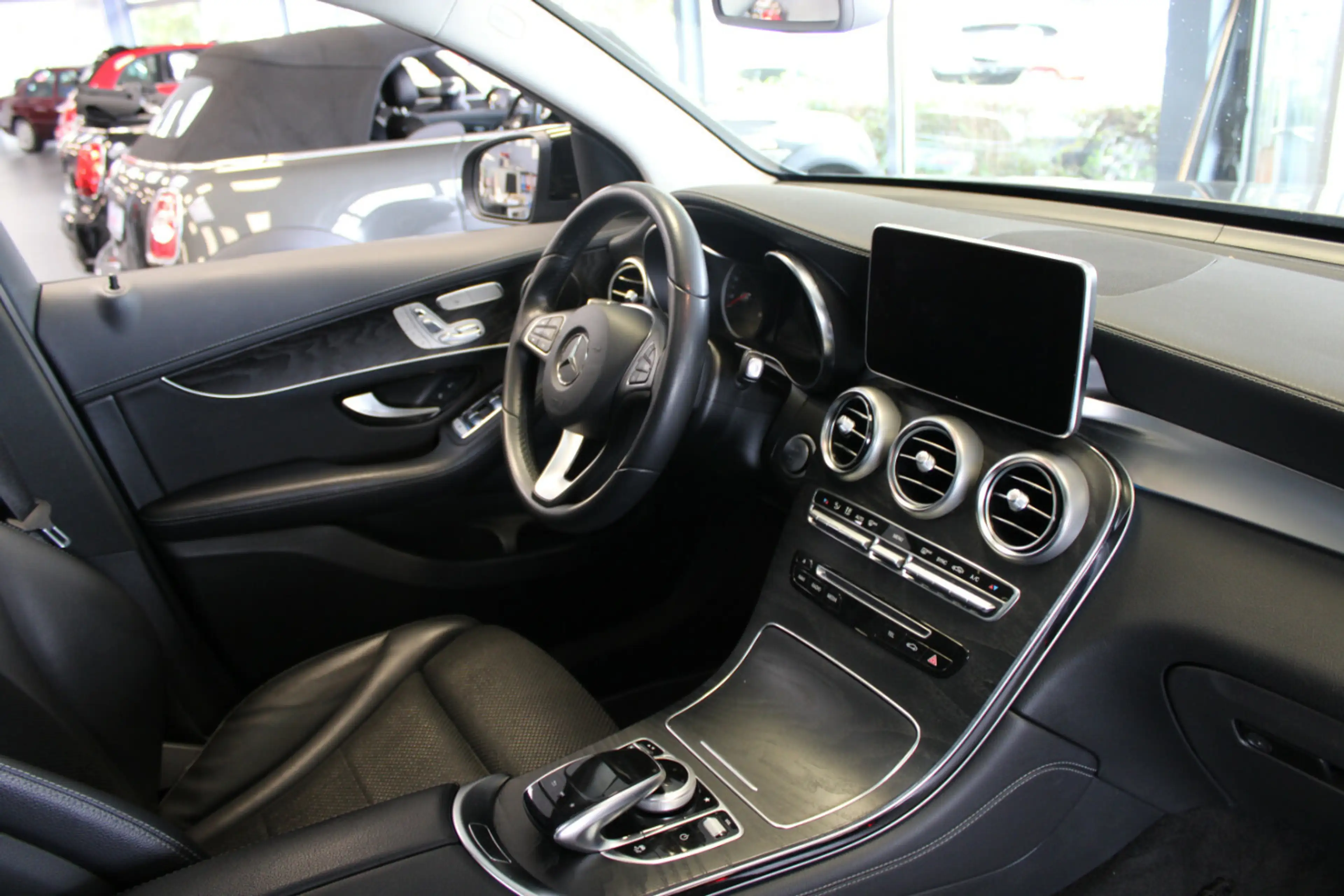 Mercedes-Benz GLC 250 4Matic 9G-TRONIC — photo 9