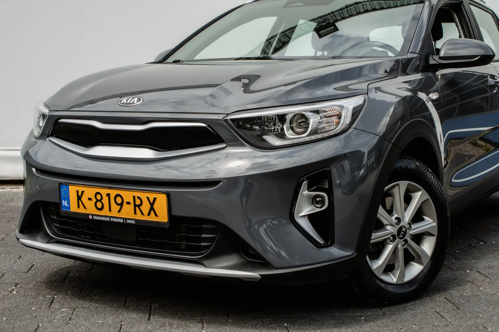 Kia Stonic 1.0 T-GDi MHEV DynamicLine Navigatie/ Carplay/ Lmv Gris - 2