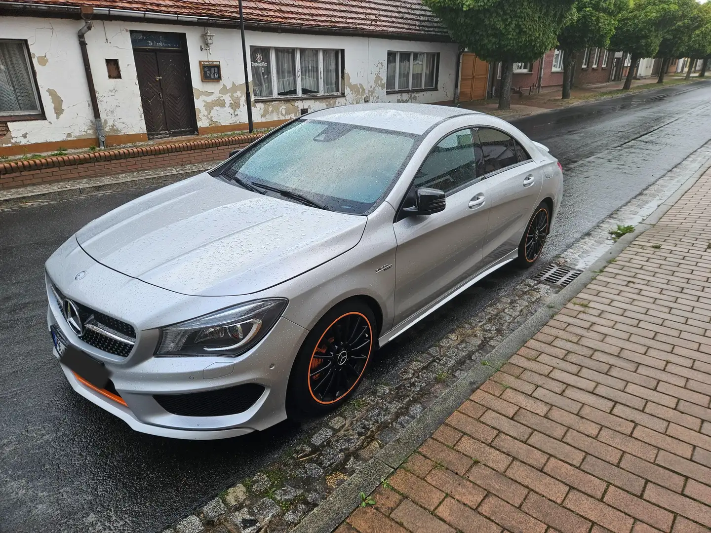 Mercedes-Benz CLA 250 CLA 250 7G-DCT Orange Art Edition Stříbrná - 1