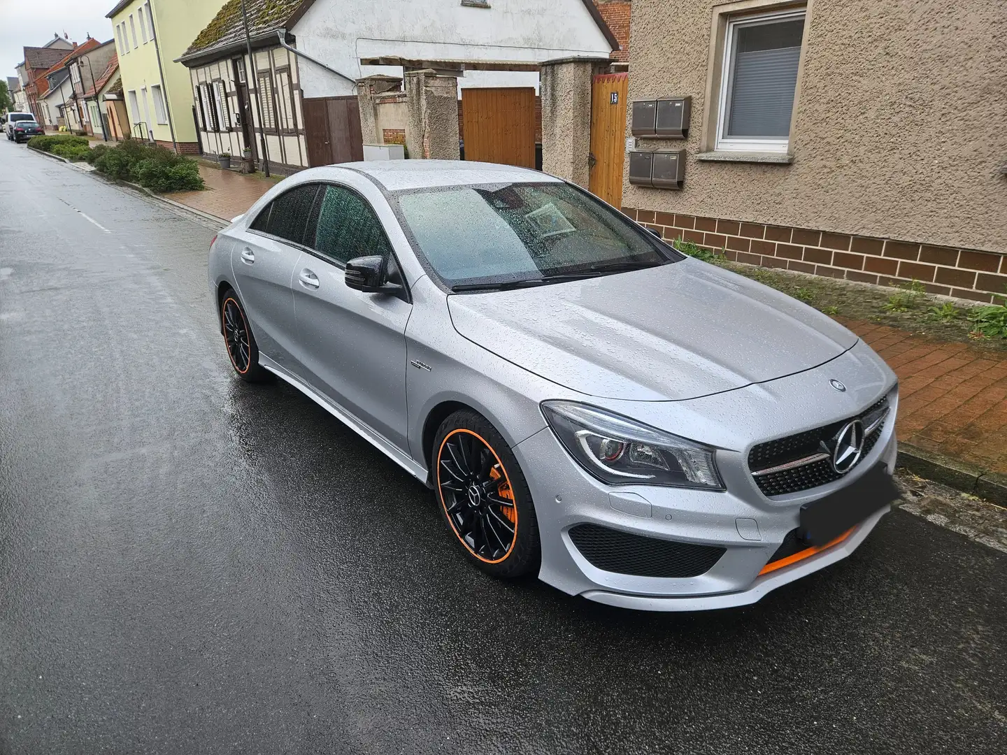 Mercedes-Benz CLA 250 CLA 250 7G-DCT Orange Art Edition Stříbrná - 2