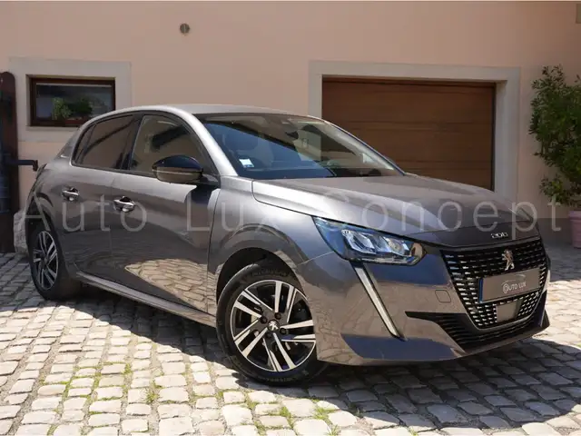 Peugeot 208 view 2