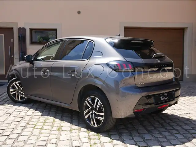Peugeot 208 view 4