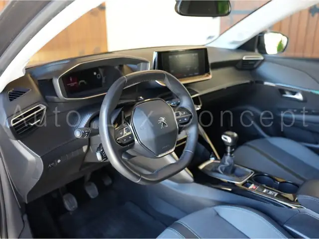 Peugeot 208 view 5
