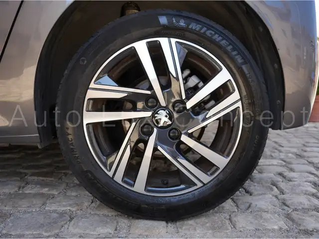 Peugeot 208 view 15