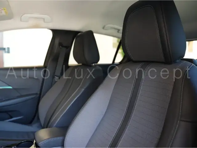 Peugeot 208 view 8