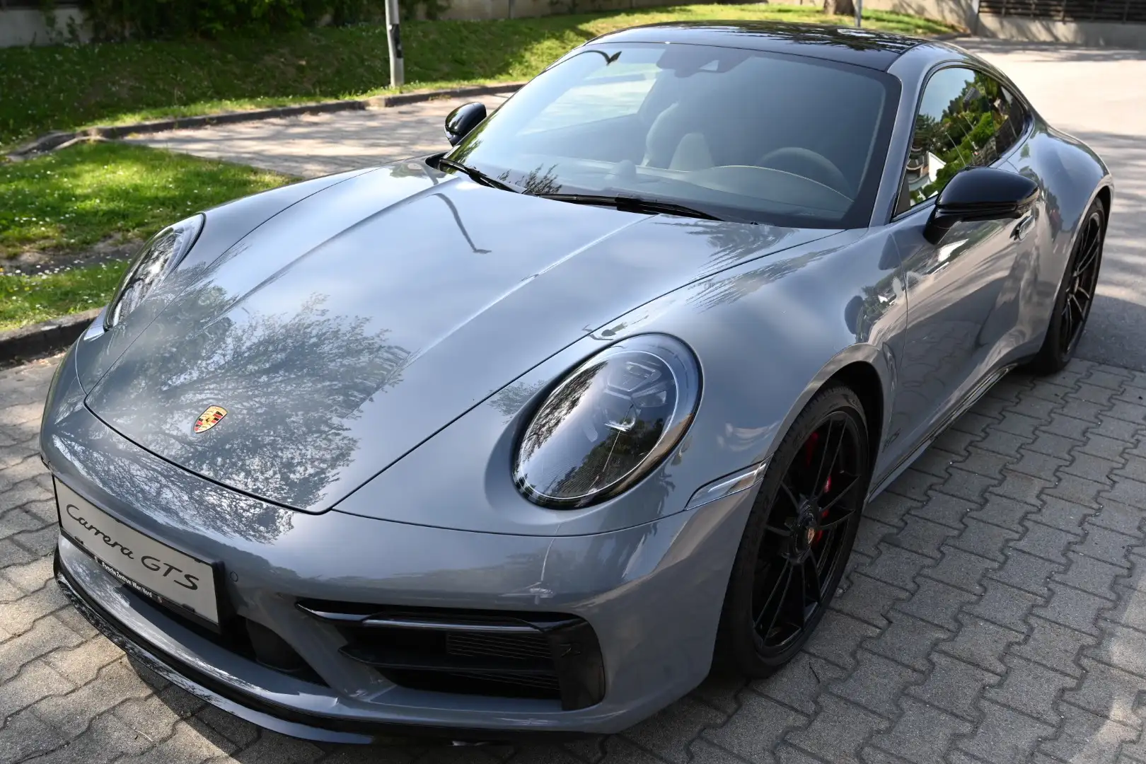 Porsche 992 911 Carrera Coupe GTS GTS Grau - 2