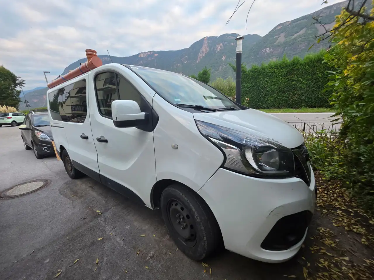 Nissan NV300 Bus 27 — photo 1 of 11