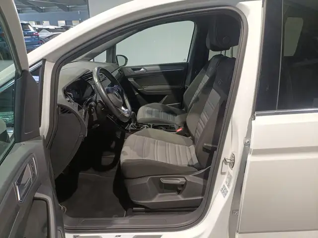 Volkswagen Touran view 8