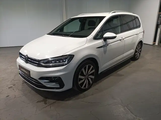 Volkswagen Touran view 3
