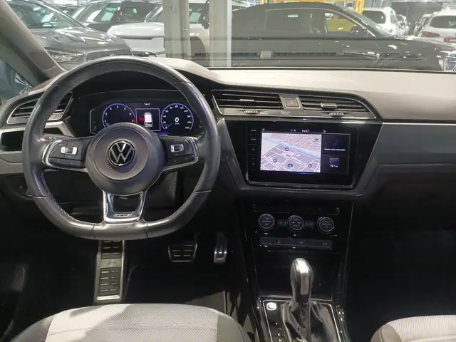 Volkswagen Touran view 9