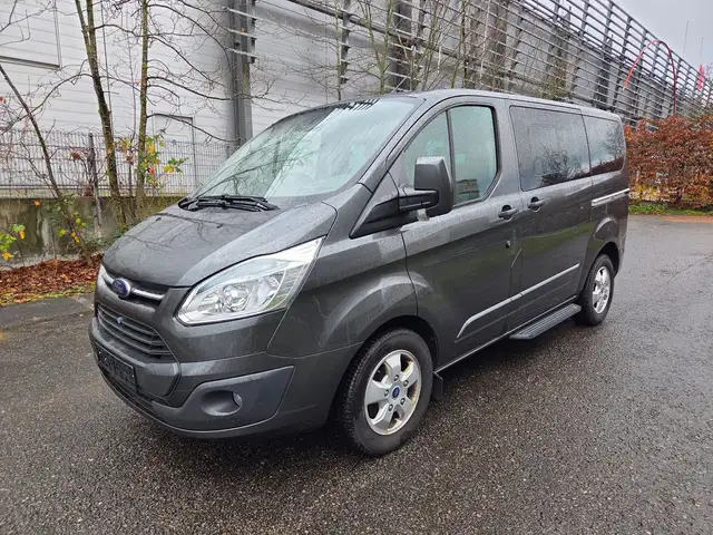 Ford Tourneo Custom L1 Titanium MOTOR UNRUHIG