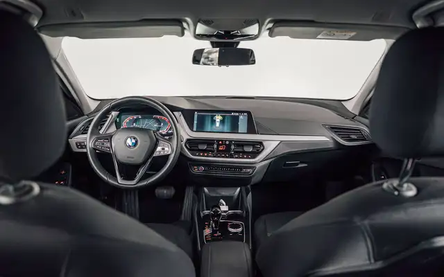 BMW 1 Series view 14