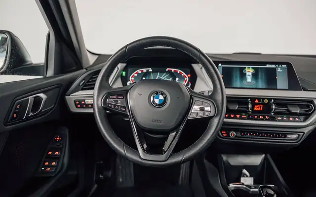 BMW 1 Series view 15