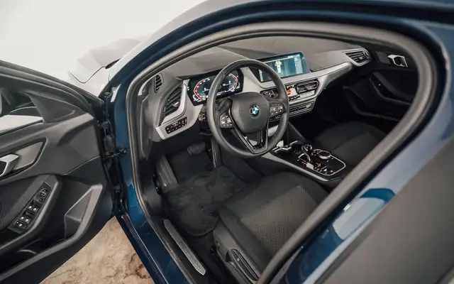 BMW 1 Series view 13