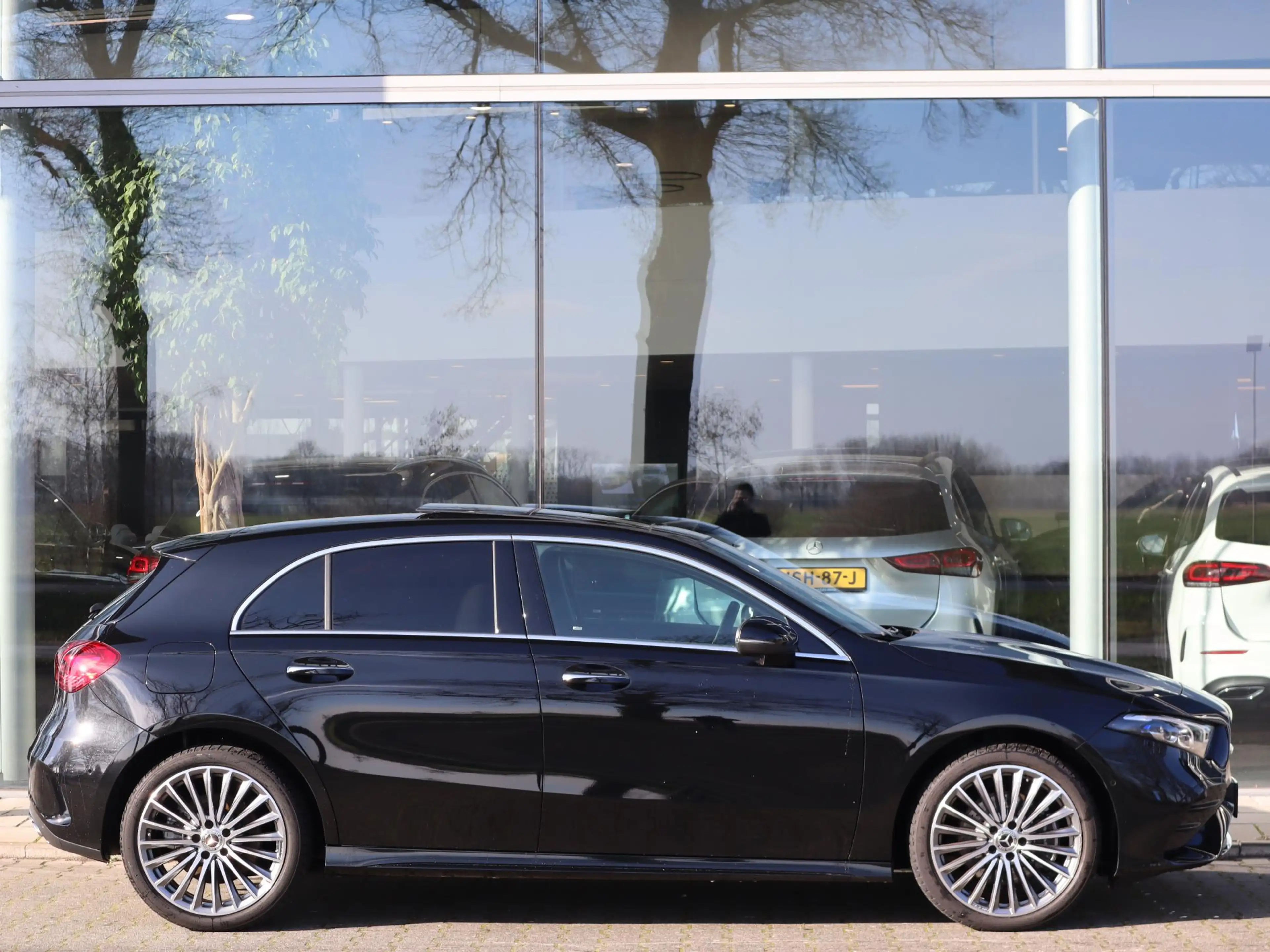 Mercedes-Benz A 250 e Star Edition AMG Line | Panoramadak | Multispaak — photo 5