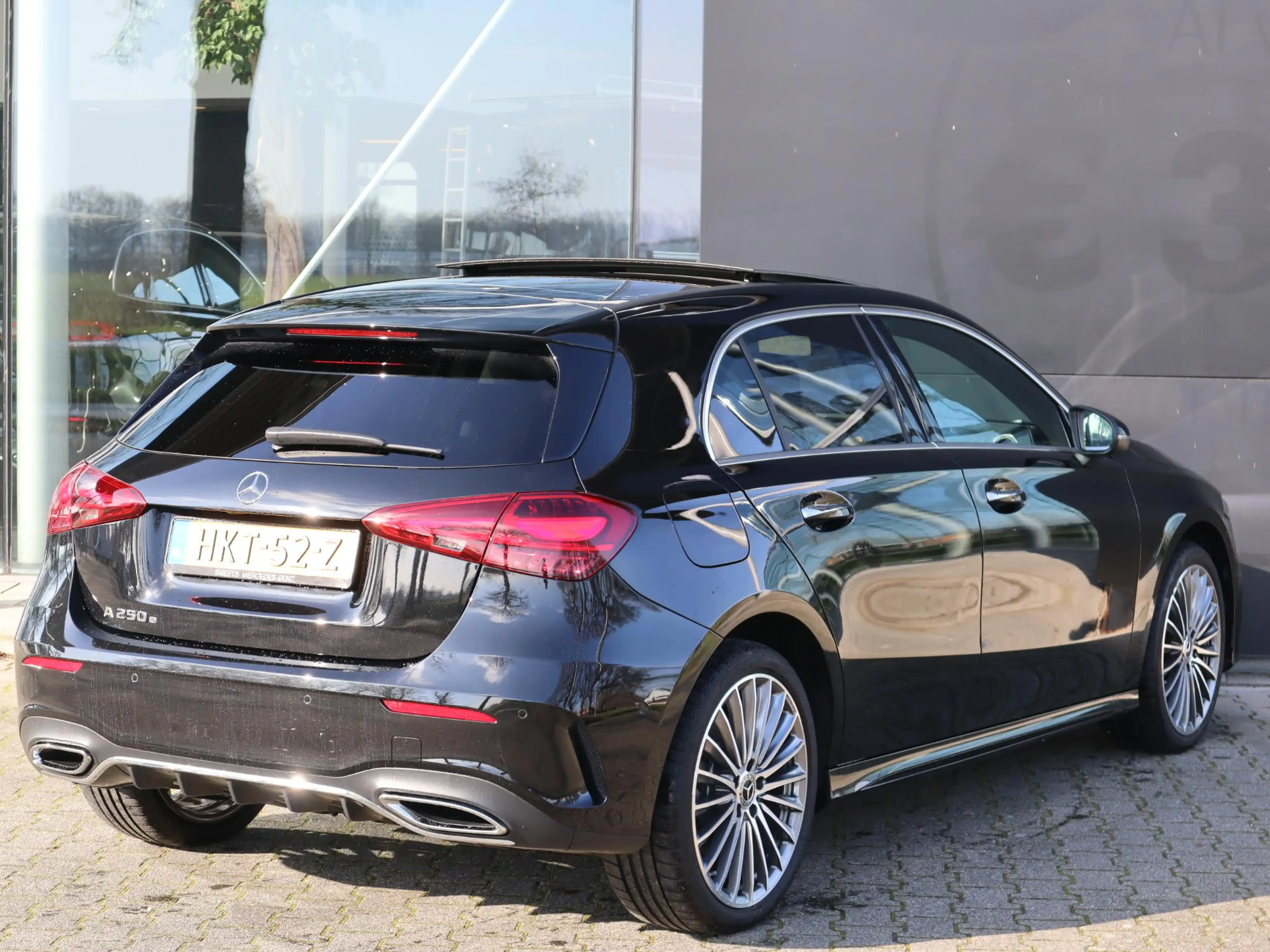 Mercedes-Benz A 250 e Star Edition AMG Line | Panoramadak | Multispaak — photo 2