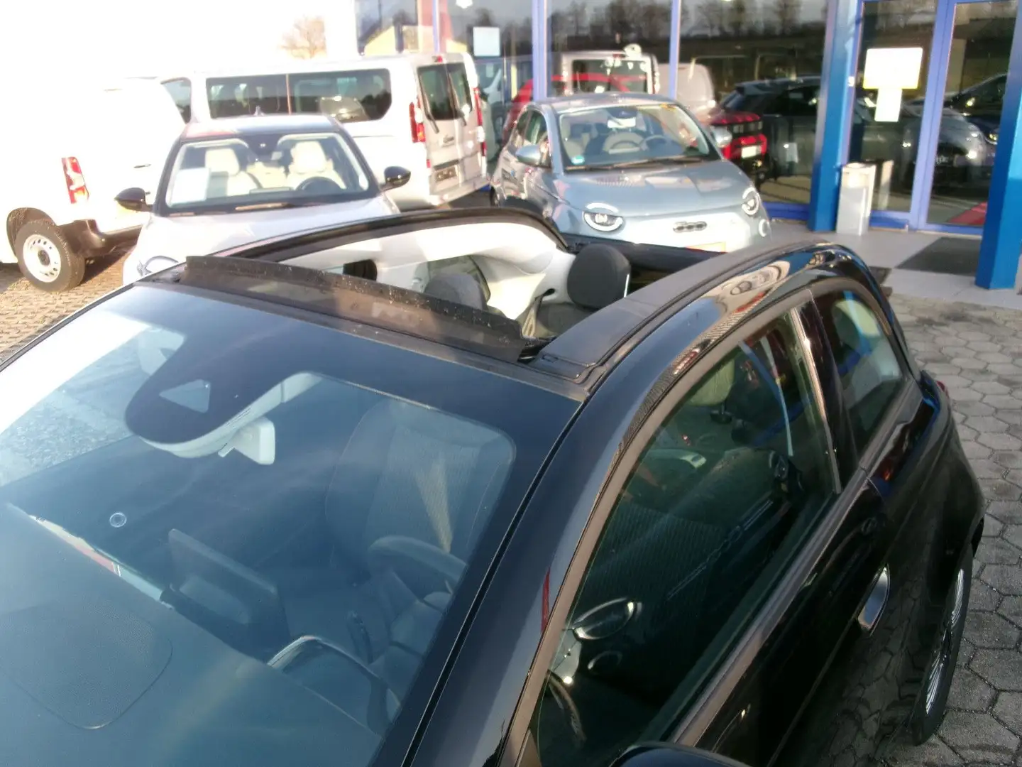 Fiat 500e Icon Cabrio 42kWh Schwarz - 2