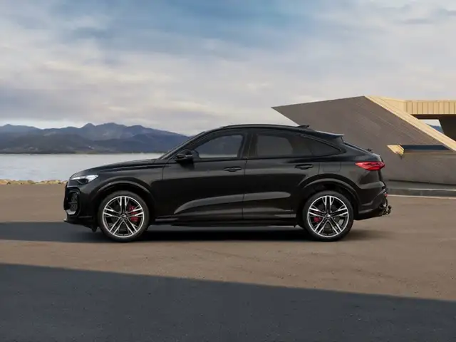 Audi Q5 view 3
