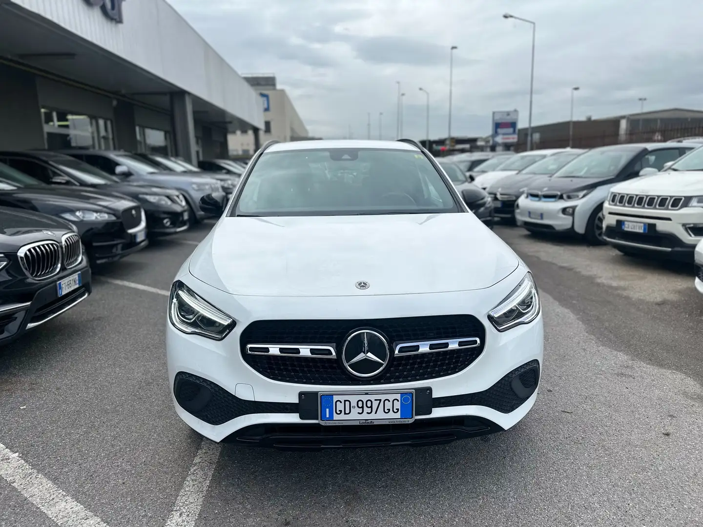 Mercedes-Benz GLA 200 GLA 200 d /SERVICE IN MERCEDES Bílá - 2