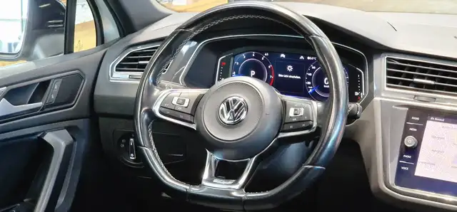 Volkswagen Tiguan view 13