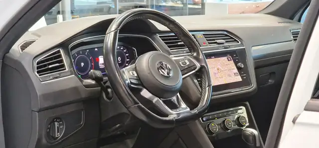 Volkswagen Tiguan view 12