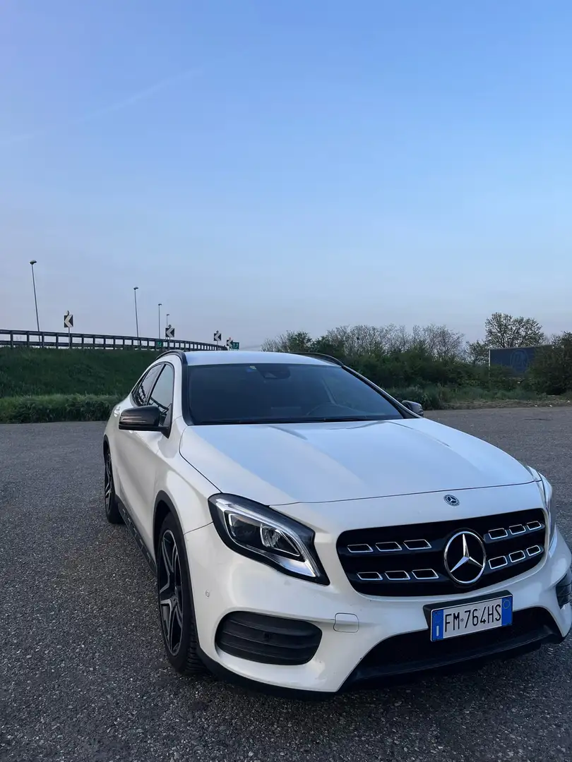 Mercedes-Benz GLA 200 d Premium amg night edition Bianco - 1