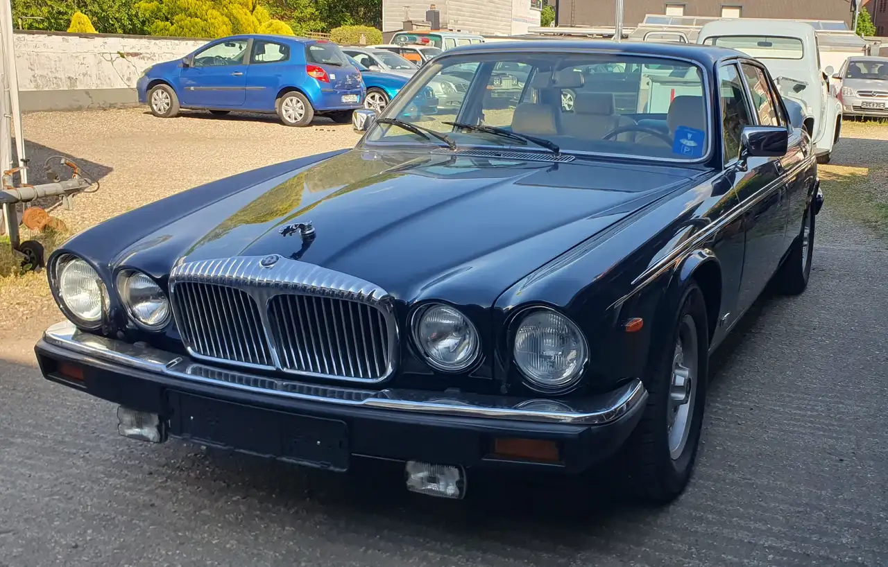 Jaguar XJ