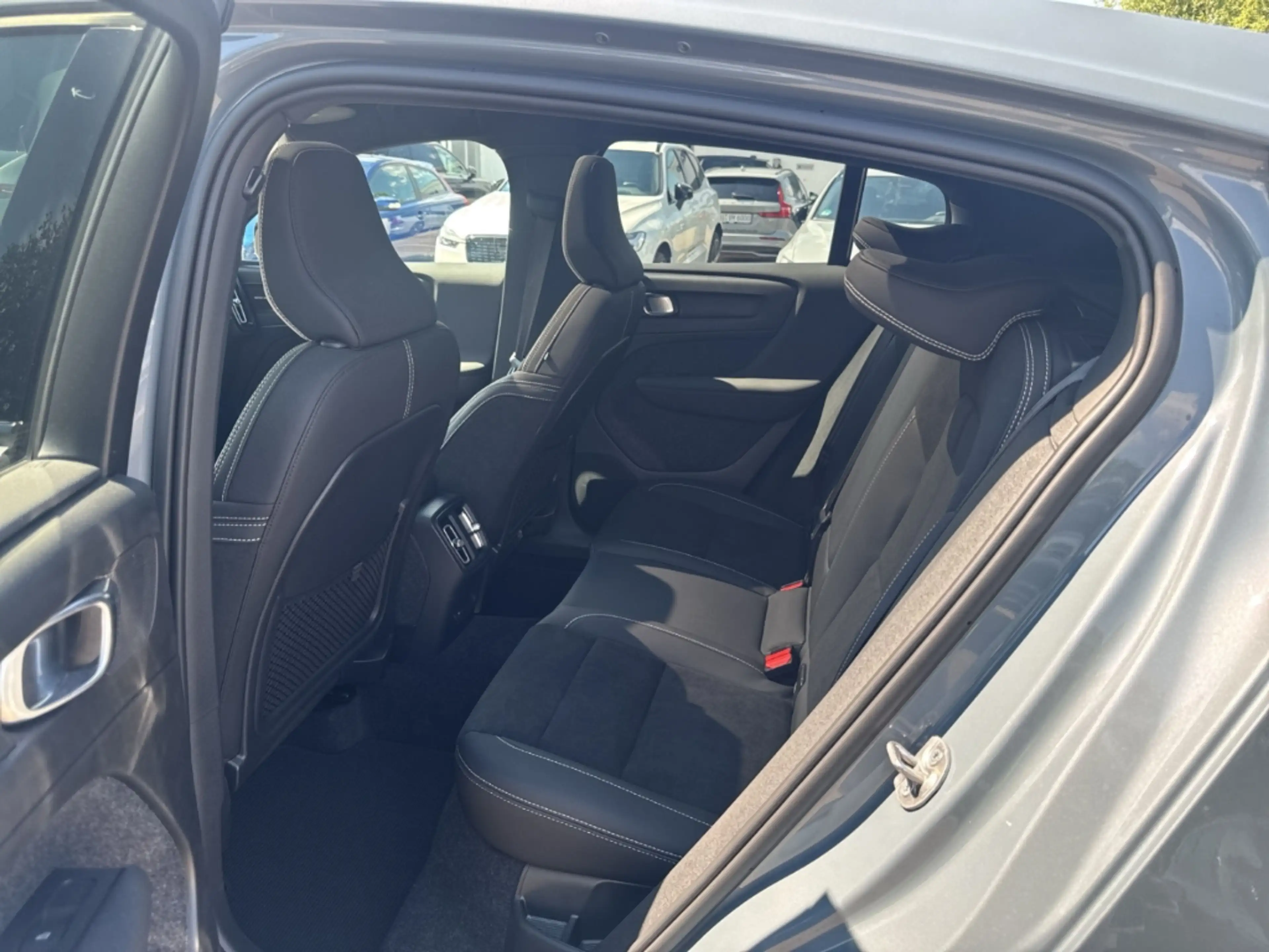 Volvo C40 Ultimate Recharge Pure Electric 2WD StandHZG Panor — photo 7