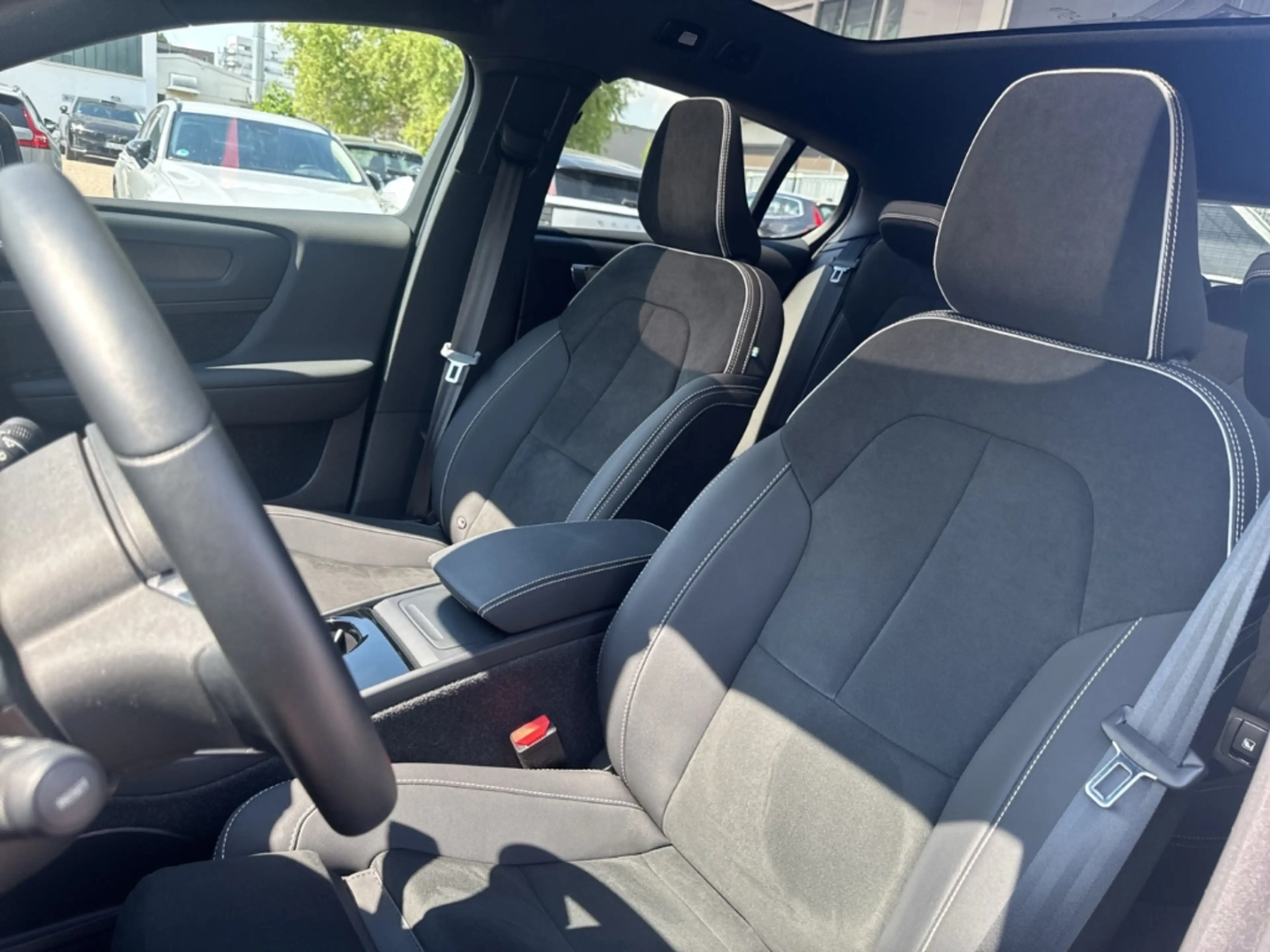 Volvo C40 Ultimate Recharge Pure Electric 2WD StandHZG Panor — photo 12