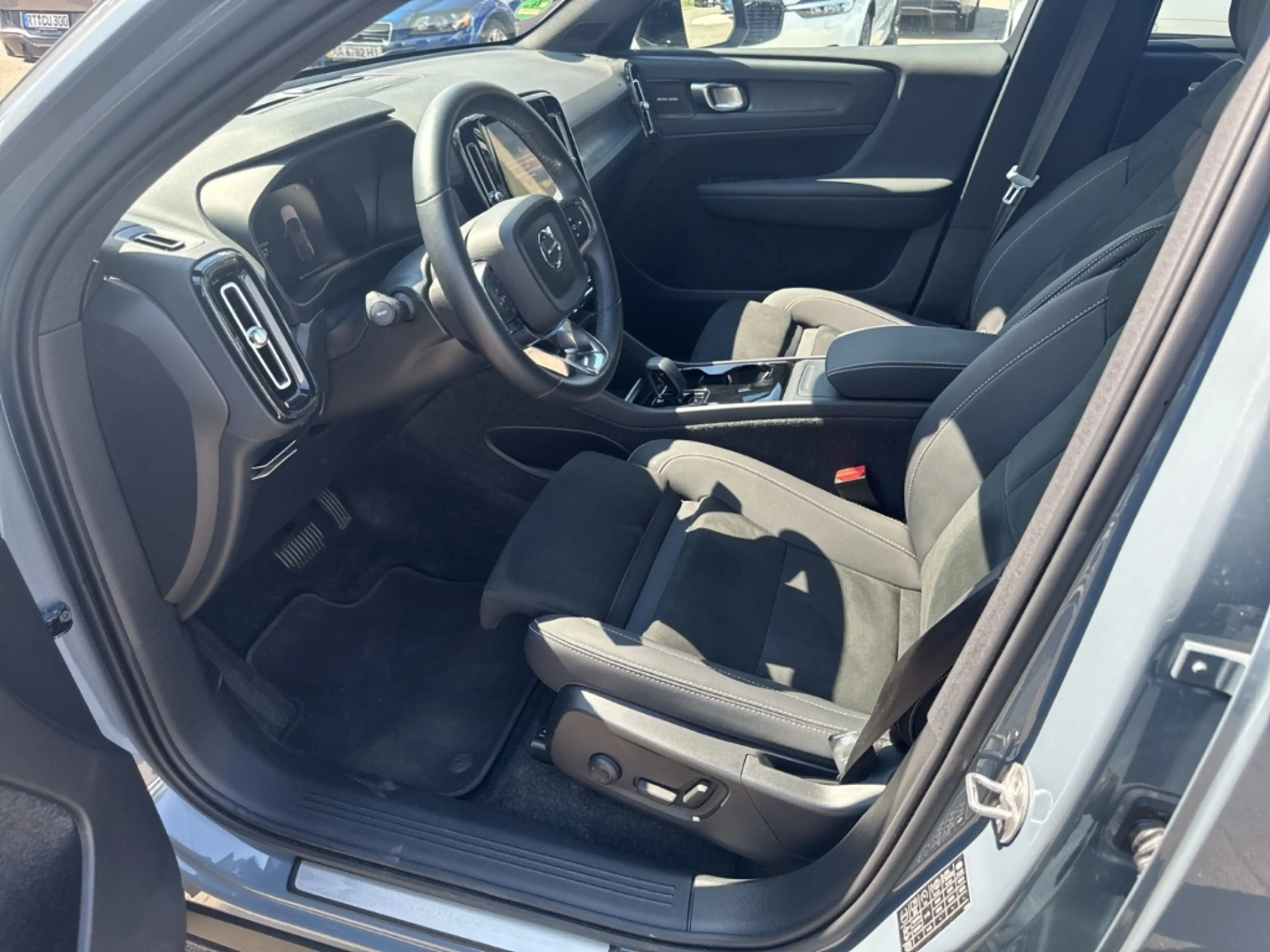Volvo C40 Ultimate Recharge Pure Electric 2WD StandHZG Panor — photo 6